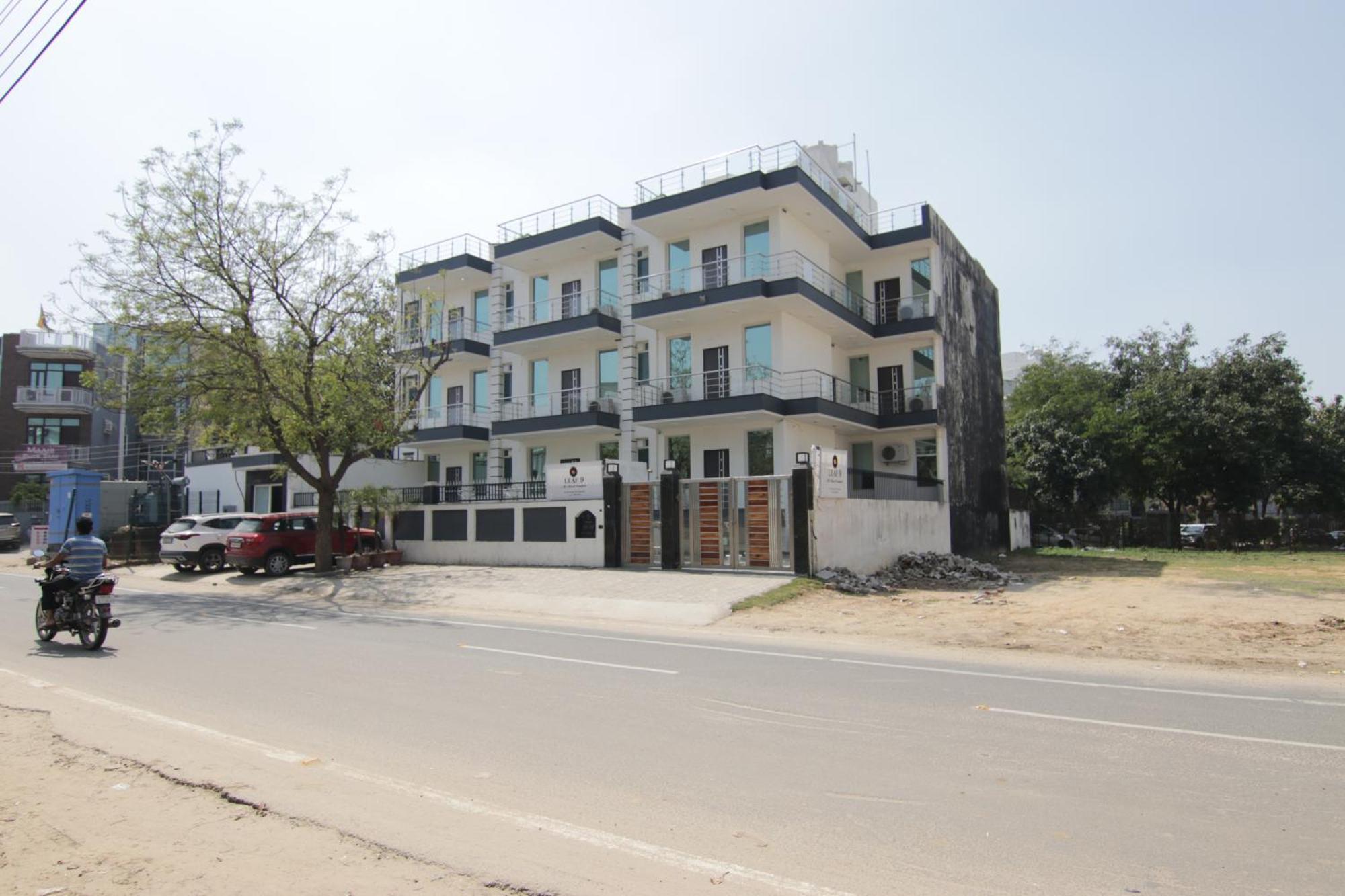 Hotel Leaf 9, Cyber City Near Ambience Mall Gurgaon Zewnętrze zdjęcie