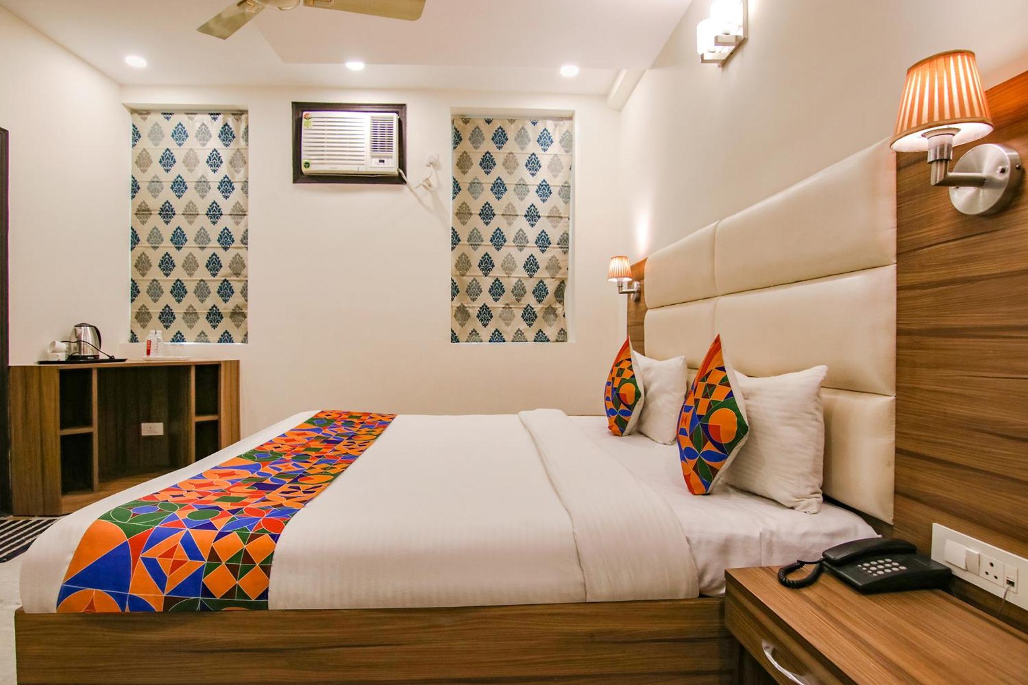 Hotel Leaf 9, Cyber City Near Ambience Mall Gurgaon Zewnętrze zdjęcie