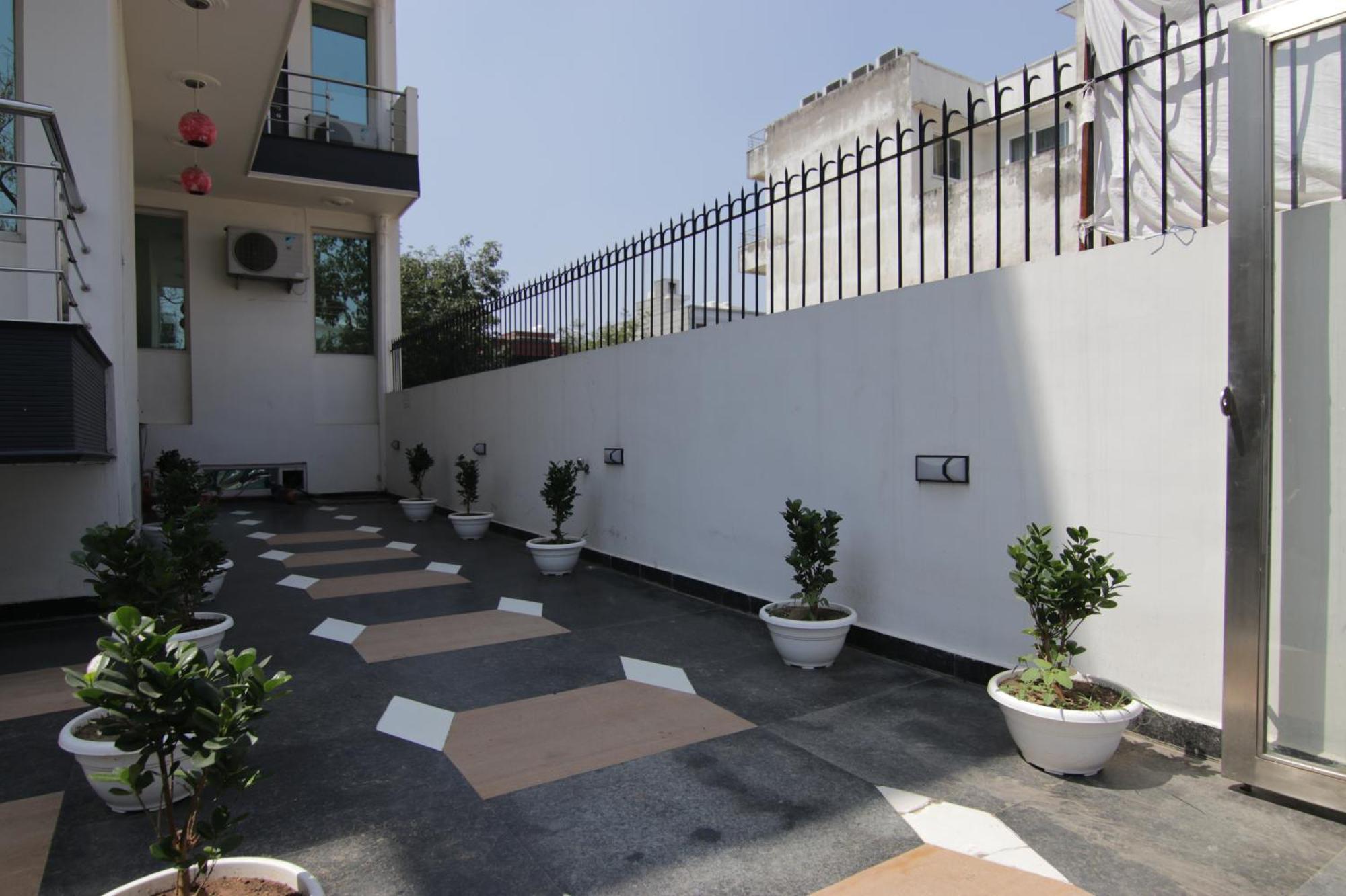 Hotel Leaf 9, Cyber City Near Ambience Mall Gurgaon Zewnętrze zdjęcie